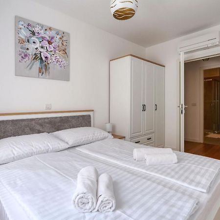 Apartments Luna With Free Parking Zadar Bagian luar foto