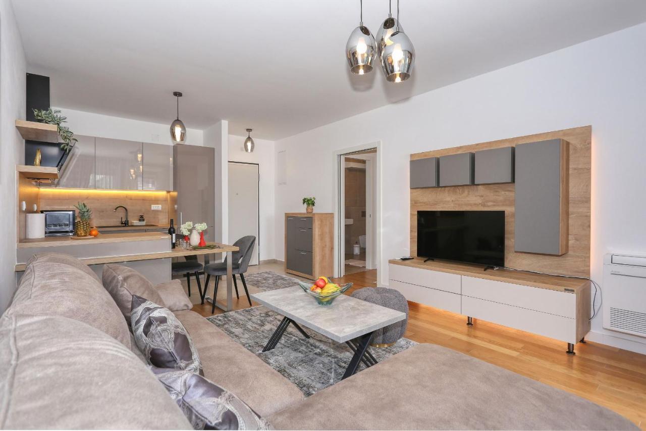 Apartments Luna With Free Parking Zadar Bagian luar foto