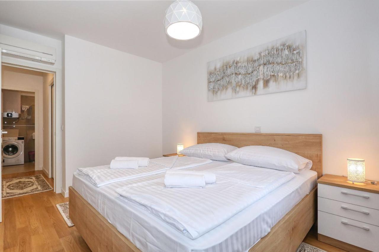 Apartments Luna With Free Parking Zadar Bagian luar foto