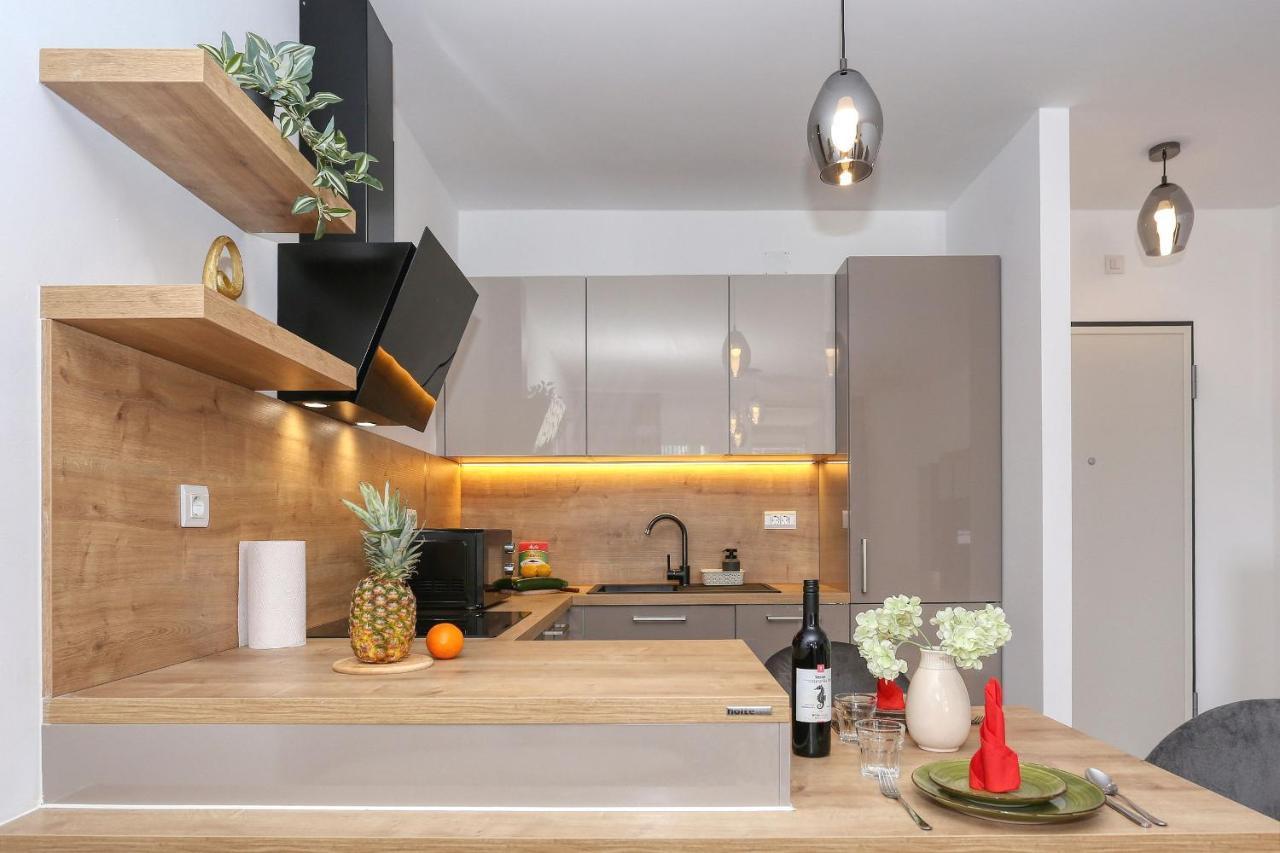 Apartments Luna With Free Parking Zadar Bagian luar foto