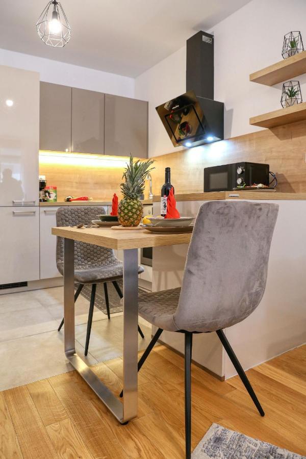 Apartments Luna With Free Parking Zadar Bagian luar foto