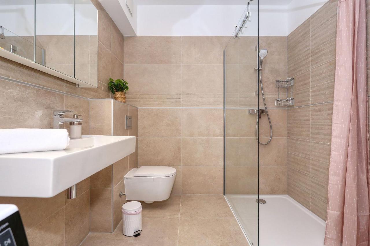 Apartments Luna With Free Parking Zadar Bagian luar foto