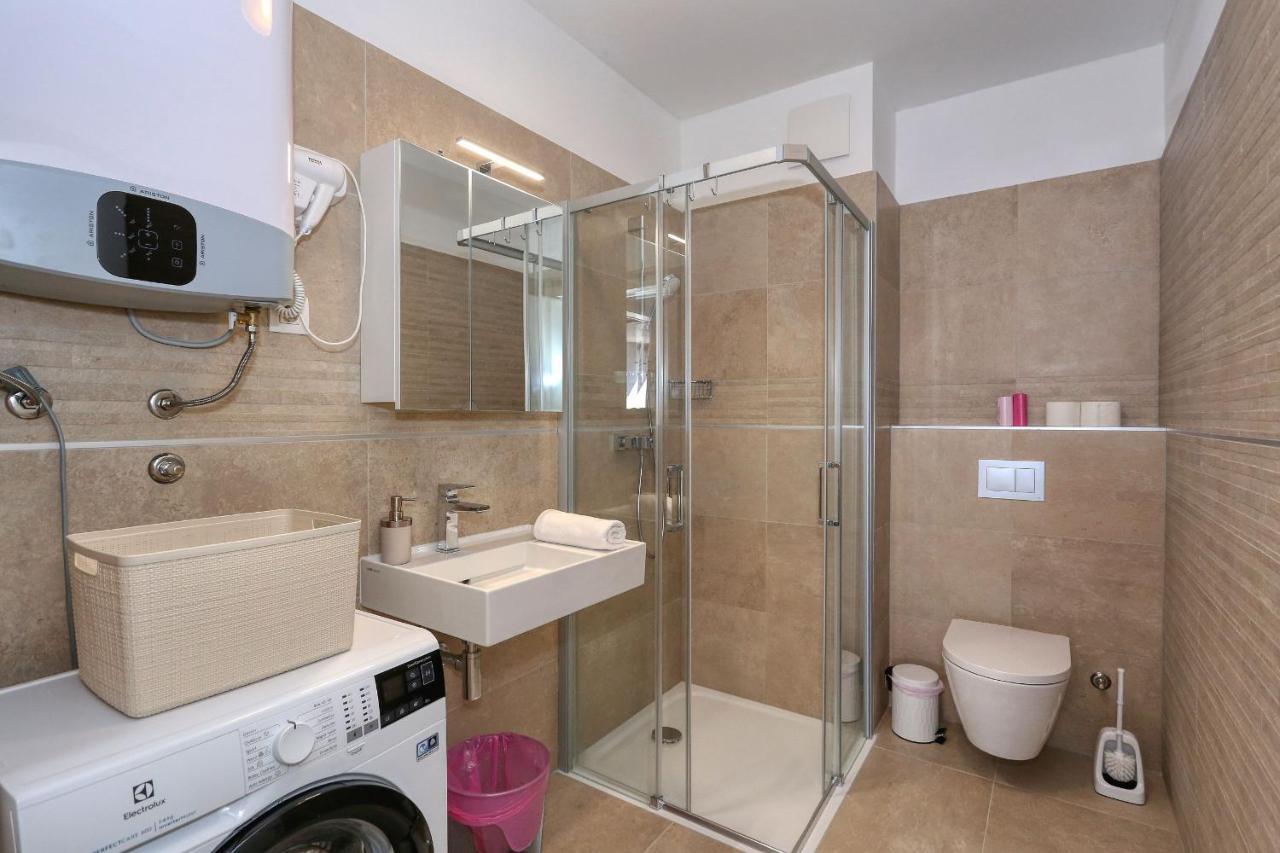 Apartments Luna With Free Parking Zadar Bagian luar foto