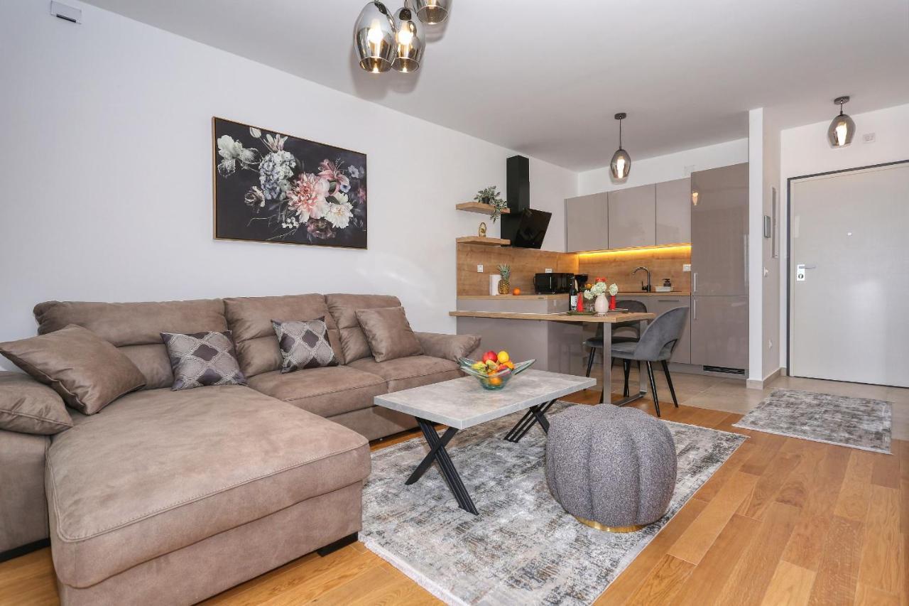 Apartments Luna With Free Parking Zadar Bagian luar foto